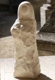 statue vierge pierre sculptee
