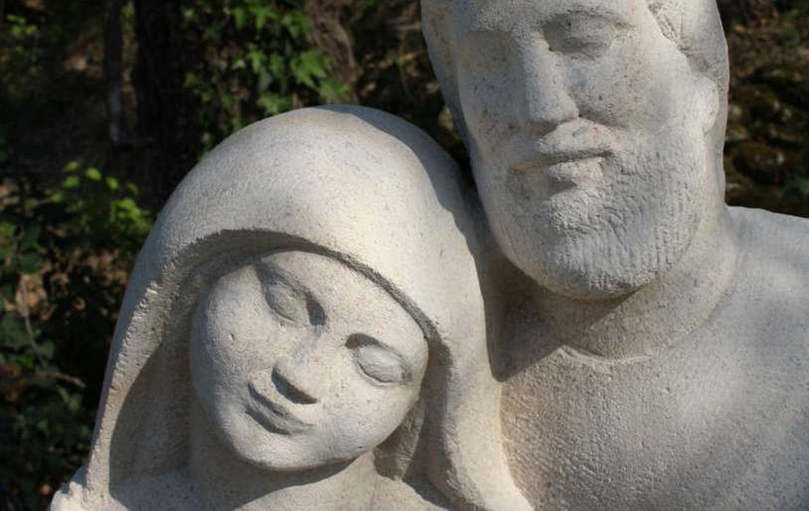 sculpture statue sainte famille pierre sculptee naturelle martin damay