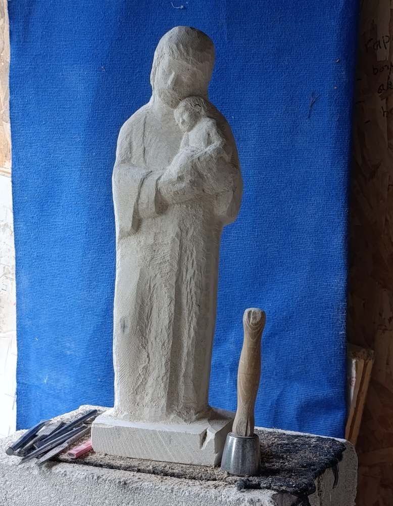 statue de saint joseph en pierre à l'atelier
