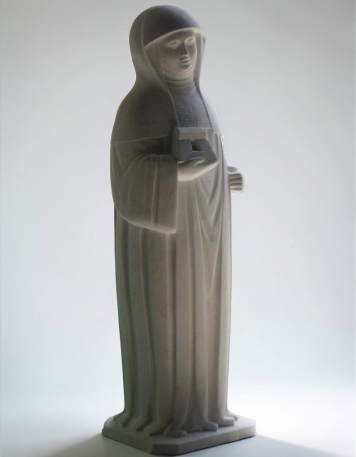 statue de ste berthe en pierre