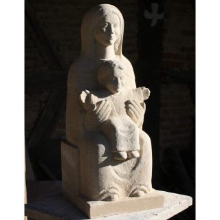 statue vierge pierre sculptee avec l'enfant