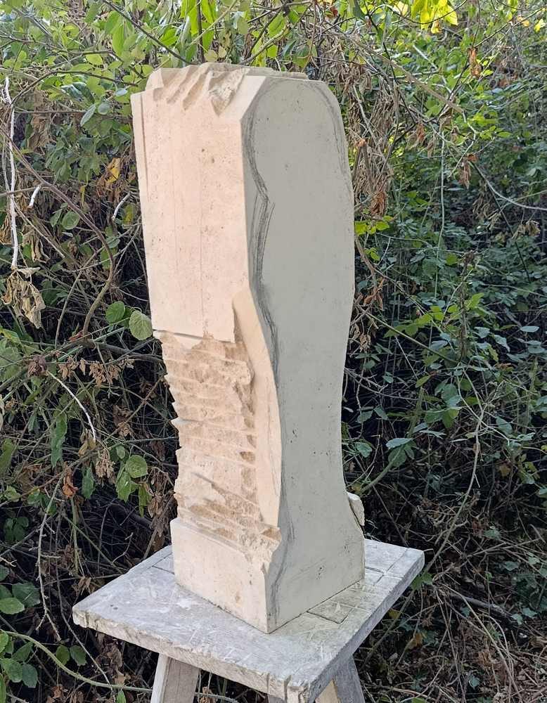 vierge en pierre en cours