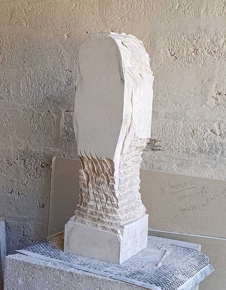 vierge en pierre en cours