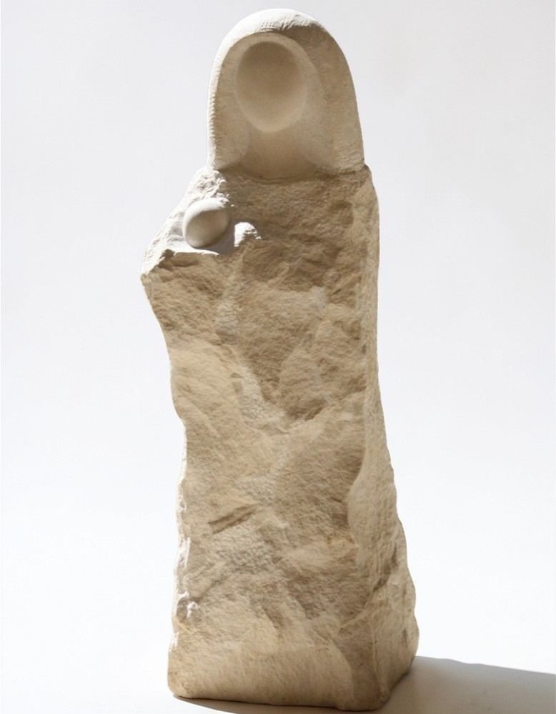 vierge à l'enfant en pierre contemporaine